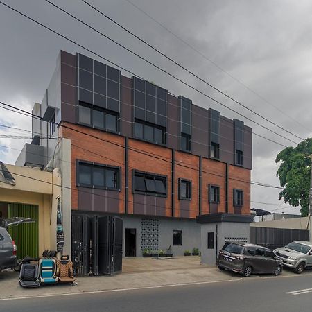 Reddoorz Near Puri Indah Mall Джакарта Экстерьер фото