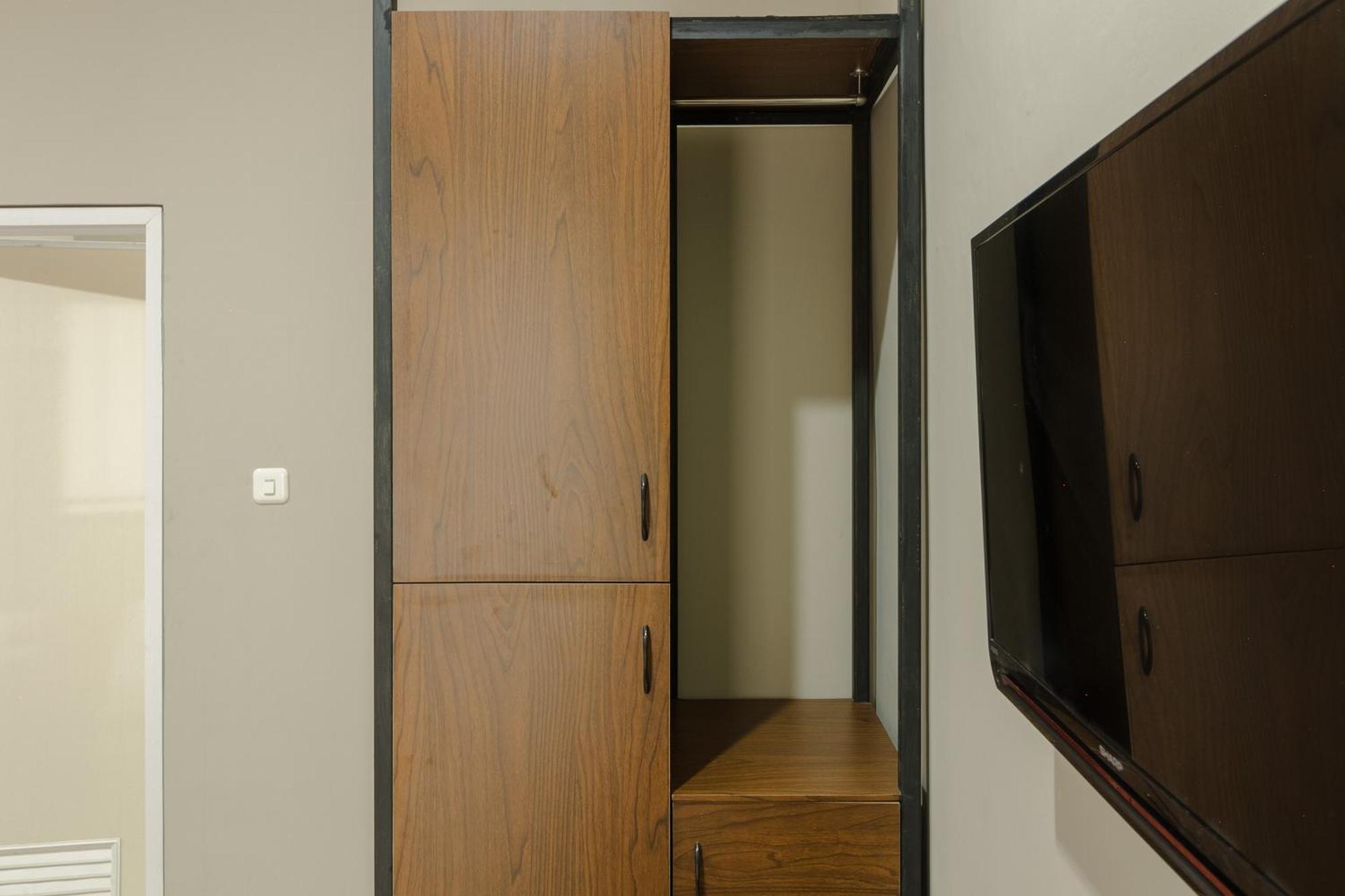 Reddoorz Near Puri Indah Mall Джакарта Экстерьер фото