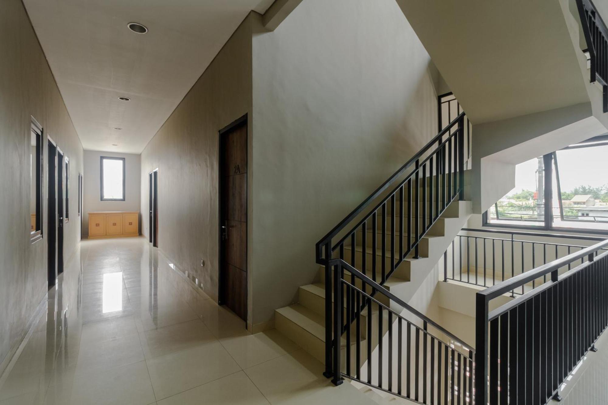 Reddoorz Near Puri Indah Mall Джакарта Экстерьер фото