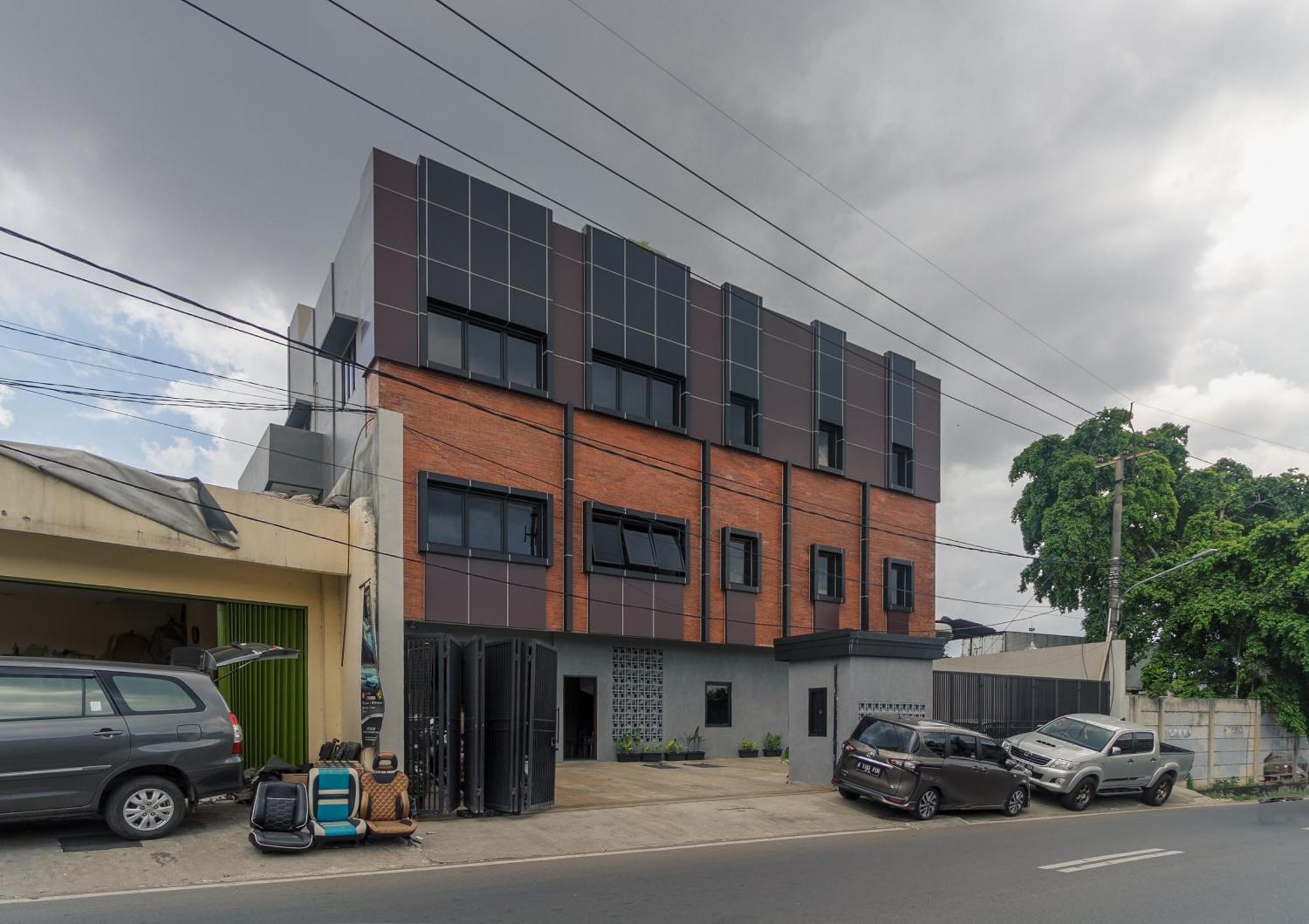 Reddoorz Near Puri Indah Mall Джакарта Экстерьер фото