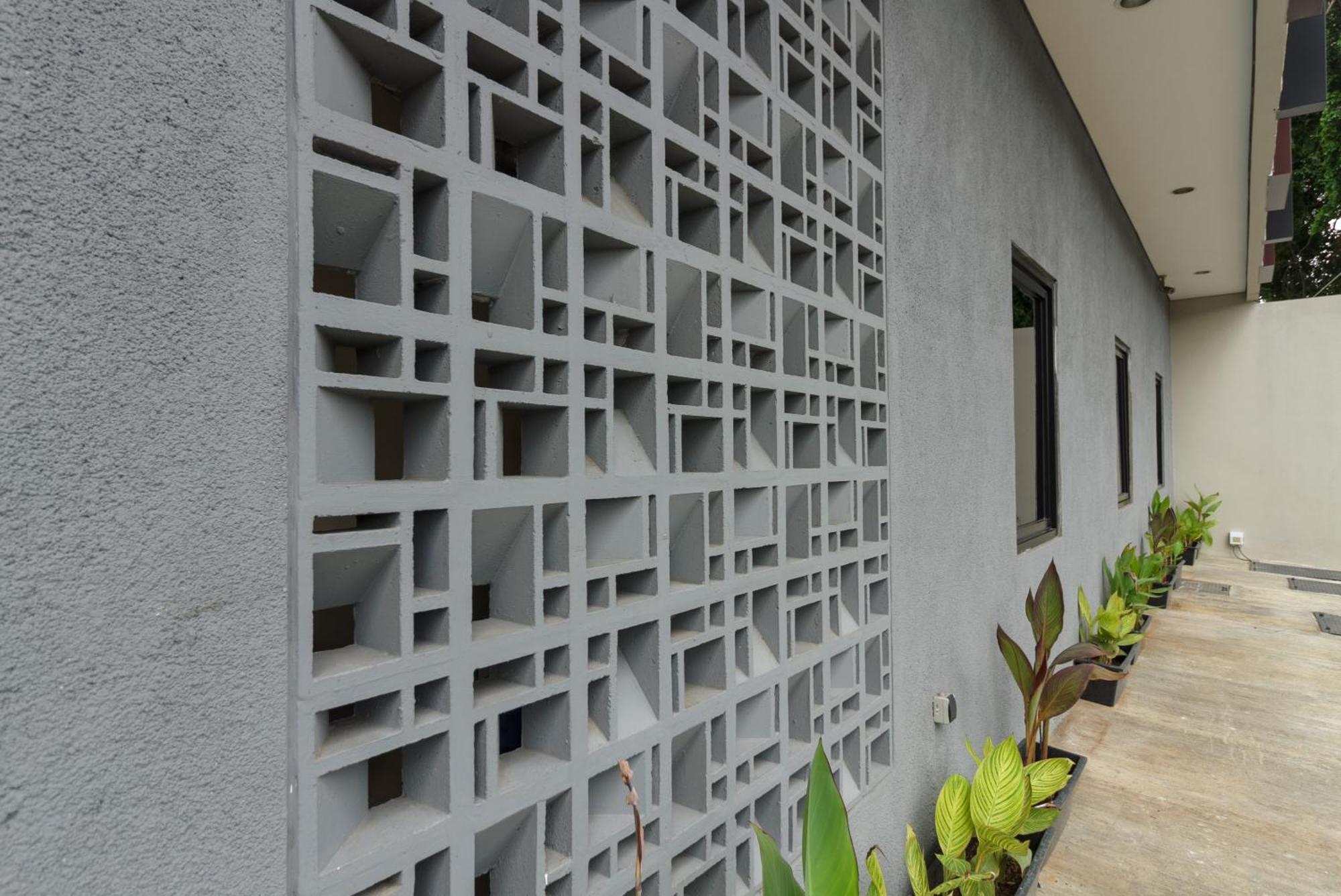 Reddoorz Near Puri Indah Mall Джакарта Экстерьер фото